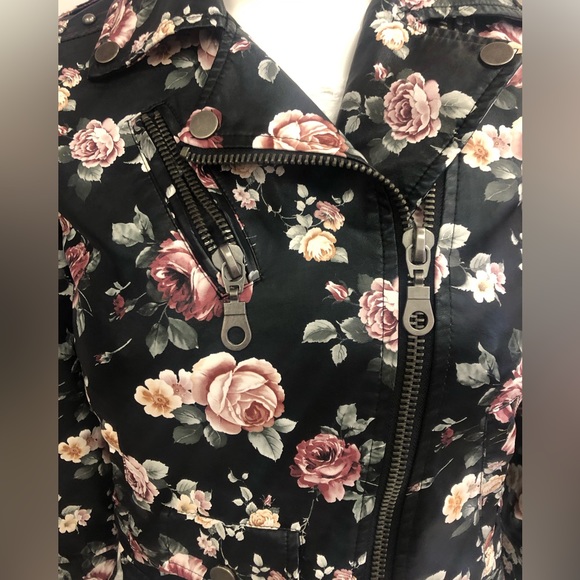 JOLT BOMBER FLORAL JACKET IN SIZE SMALL IN POLYURETHANE MATERIAL WATER PROOF - Picture 13 of 16